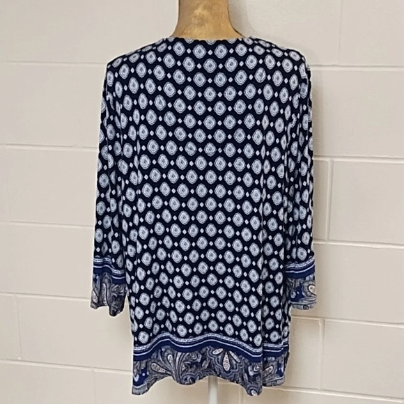 CHICO'S TUNIC, LAGENLOOK, BOHO, PRINT WITH BORDER, 3/4 BELL SLEEVE, V-NECK, - Picture 2 of 9